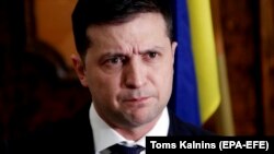 «Глава держави вважає за необхідне розробити національний план протиепідемічних заходів реагування на поширення 2019-nCoV», – повідомляє Офіс президента