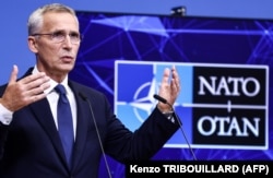 Jens Stoltenberg în timpul unei conferințe de presă la Bruxelles, Belgia, 30 septembrie 2022.