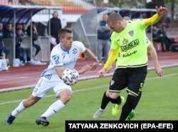 Igrači na utakmici beloruske Premijer lige između FK Dinamo-Brest i FC Šahtjora Saligorskog u Brestu, 25. aprila