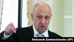 Домінантною емоцією серед вищих кіл, пише видання, є страх