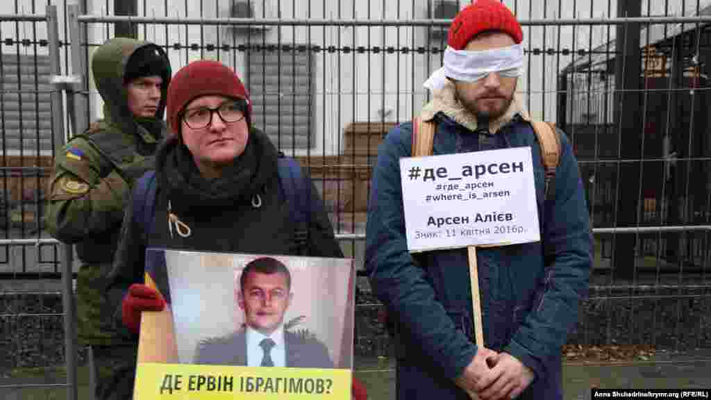 У посольства Российской Федерации в Киеве состоялась акция с условным названием #где_Эрвин. С целью привлечь внимание общественности к исчезновениям людей на территории Крыма, 25 ноября Акции под посольством России начались в мае 2016 года, когда пропал крымский татарин Эрвин Ибрагимов. 