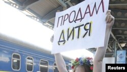 Акція FEMEN проти сурогатного материнства, 31 травня 2011 року