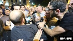 20 червня у Тбілісі поліція застосувала сльозогінний газ і гумові кулі проти учасників акції протесту (яких всього було близько 10 тисяч) перед будівлею парламенту