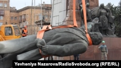 Демонтаж пам'ятника Леніну у Запоріжжі. 17 березня 2016 року 