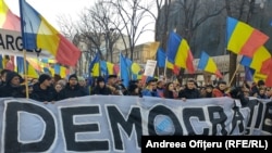 Demonstranti su 12. januara blokirali saobraćaj u Bukureštu tražeći od Ustavnog suda da revidira svoju odluku o ukidanju predsjedničkih izbora.