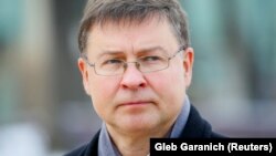 Валдіс Домбровскіск повідомив, що з президентом України Володимиром Зеленським та українським прем'єром Денисом Шмигалем обговорить конкретні кроки для тіснішої економічної інтеграції між ЄС та Україною.