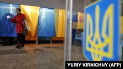 У ЦВК також звернули увагу інших громадян України, які тимчасово перебувають за кордоном, на необхідність завчасно подбати про внесення до списків виборців
