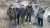 Убитый прокурор Анарбай Мамажакыпов (четвертый слева), обвиняемый Мелис Калыков (первый слева).
