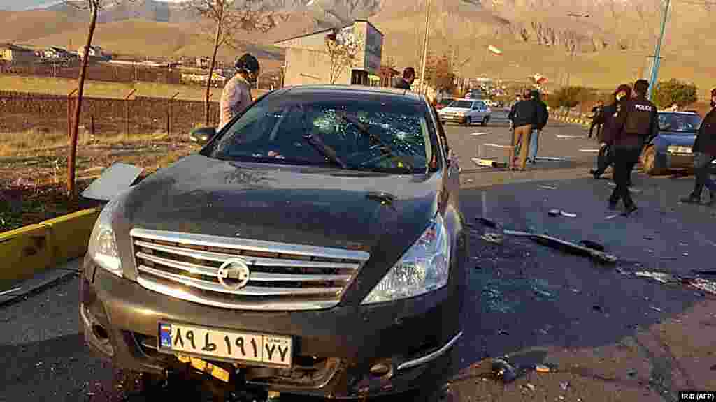 Fakhrizadehov automobil izrešetan mecima nakon smrtonosnog napada u blizini Teherana 27. novembra. Prvobitni izvještaji sugerišu da je nekoliko naoružanih napadača napalo automobil fizičara nakon detonacije bombe u blizini. Ali Iran od tada tvrdi da je u napadu korištena "elektronska oprema" sa daljinskim upravljanjem i da na mjestu događaja nije bilo nijednog atentatora. Slike koje su objavili iranski državni mediji pokazuju lokvu krvi na cesti pored automobila- na ovoj fotografiji, kao i ostatke velike eksplozije koja je prekrila put na kojem je fizičar ubijen.