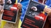 Під час акції біля офісу російської компанії «Лукойл» із закликом бойкотувати цю компанію й не купувати російську нафту. Брюссель,13 травня 2022 року