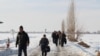 Жители Барака на выезде из села. 25 января 2013 года.