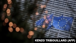 Zastave Evropske unije (EU) u Briselu, decembar 2020.