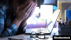 Cel puțin 56% dintre angajații români spun că vor să-și schimbe locul de muncă anul viitor. Nemulțumirile sunt dintre cele mai diverse, iar la acestea se adaugă instabilitatea continuă din ultimii ani.