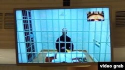 Ільдар Дадін на відеозв’язку в залі Верховного суду Росії, який скасував його вирок 22 лютого 2017 року
