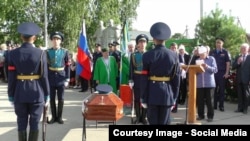 Церемонія прощання з іншим загиблим у Сирії російським військовим Рафагатєм Хабібуліним, 12 липня 2016 року