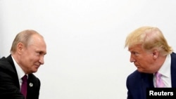 Рускиот претседател Владимир Путин и американскиот претседател Доналд Трамп (архивска фотографија)