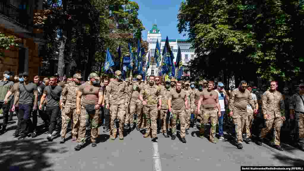 Акція «Зупинимо капітуляцію!» організована низкою громадських організацій, у тому числі праворадикальною організацією «Національний корпус»