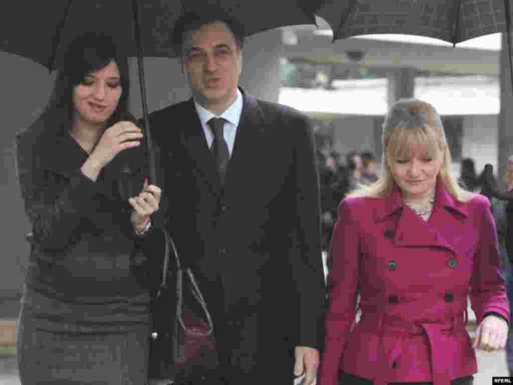 Monteneqro: Prezident Filip Vujanovic xanımı Svetlana və qızı ilə. 