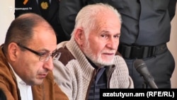 Վահան Շիրխանյանը (ա) և նրա փաստաբան Հայկ Ալումյանը դատարանի դահլիճում, արխիվ