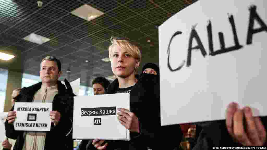  Веджие Кашка – ветеран крымскотатарского национального движения. Умерла на 83 году жизни. Ей стало плохо в тот момент, когда российские силовики в Крыму арестовывали трех крымских татар 