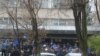 Участники протеста в Бишкеке. 7 апреля 2010 года.