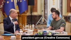 Зустріч президента України Володимира Зеленського (п) і канцлера Німеччини Олафа Шольца, Київ, червень 2022 року