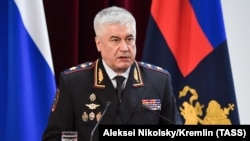 «Некомплект особового складу – дуже великий. Я сказав би, що він уже є критичним», – сказав голова МВС Росії Володимир Колокольцев