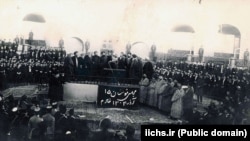 نشست مجلس موسسان در زمان رأی به انحلال سلطنت قاجار و آغاز پادشاهی پهلوی