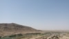 د هلمند په کجکي کې دوه کسان اوبو وړي
