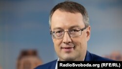 Геращенко також повідомив, що Національна поліція почала в автоматизованому порядку отримувати від Державної прикордонної служби дані щодо українців, які підписали особисті зобов’язання про 14-денну самоізоляцію