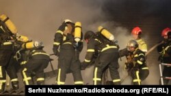 Ліквідація пожежі після російського удару в Києві, листопад 2024 року (ілюстративне фото)