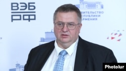 Armenia - Russian Deputy Prime Minister Alexei Overchuk speaks with journalists during a business forum in Yerevan, September 20, 2021.