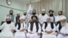 Mullah Baradar Akhund u sredini slike, sa grupom muškaraca tokom davanja video izjave 16. avgusta 