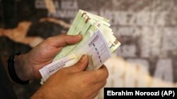 The Iranian currency, the rial, has plummeted more than 600 percent against the dollar since 2015. (file photo)