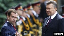 Дмитро Медведєв та Віктор Янукович під час офіційної зустрічі у Києві