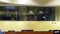 Prazno mjesto za Karadžića u sudnici Haškog tribunala, 26. oktobar 2009.