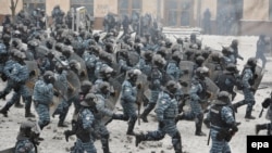 On Ukraine, the report urges independent investigation of "the violent acts on both sides which occurred during the civil protests," preferably with the support of the international advisory panel.