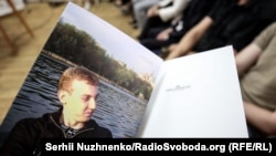 Під час презентації книжки журналіста Станіслава Асєєва у фонді «Ізоляція». Київ, 4 червня 2018 року