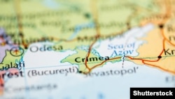 Наразі підконтрольна Росії влада Криму і військові РФ ситуацію не коментували