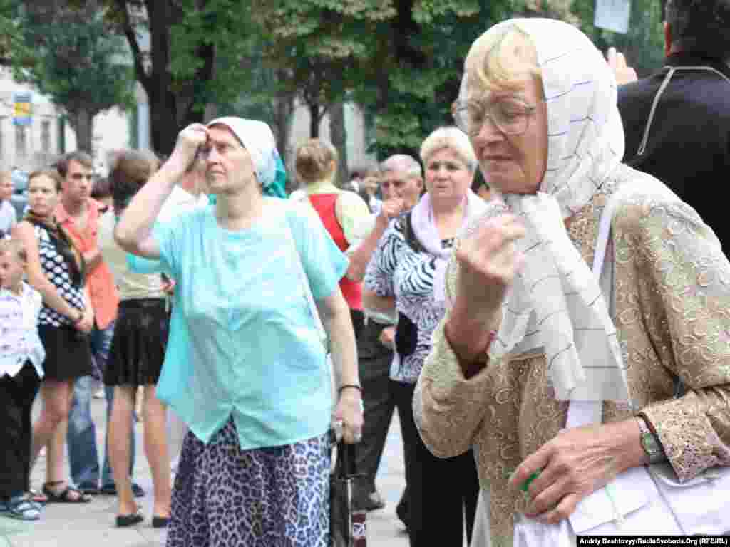Урочистості розпочалися з молебну у Володимирському соборі.