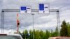 За оцінками експертів, де-факто проблеми на кордоні у росіян могли виникнути через автомобілі, але не ноутбуки чи косметику