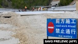 Илустрација - Архивска фотографија од градбата на патот Бар - Бољаре, 11 мај 2021