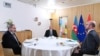 Слева направо: премьер-министр Армении Никол Пашинян, президент Азербайджана Ильхам Алиев и председатель Европейского совета Шарль Мишель (архив)