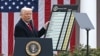 Американскиот претседател Доналд Трамп дава забелешки за реципрочните царини на настан во Градината на розите во Белата куќа на 2 април.