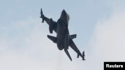 Թուրքիայի զինված ուժերի F-16 օդանավը թռիչք է կատարում Ադանայի ռազմակայանից, 27-ը հուլիսի, 2015թ․