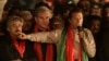 عمران خان په لاهور کې د خپلو پلویانو یوې غونډې ته وینا کوي - پخوانی انځور. 