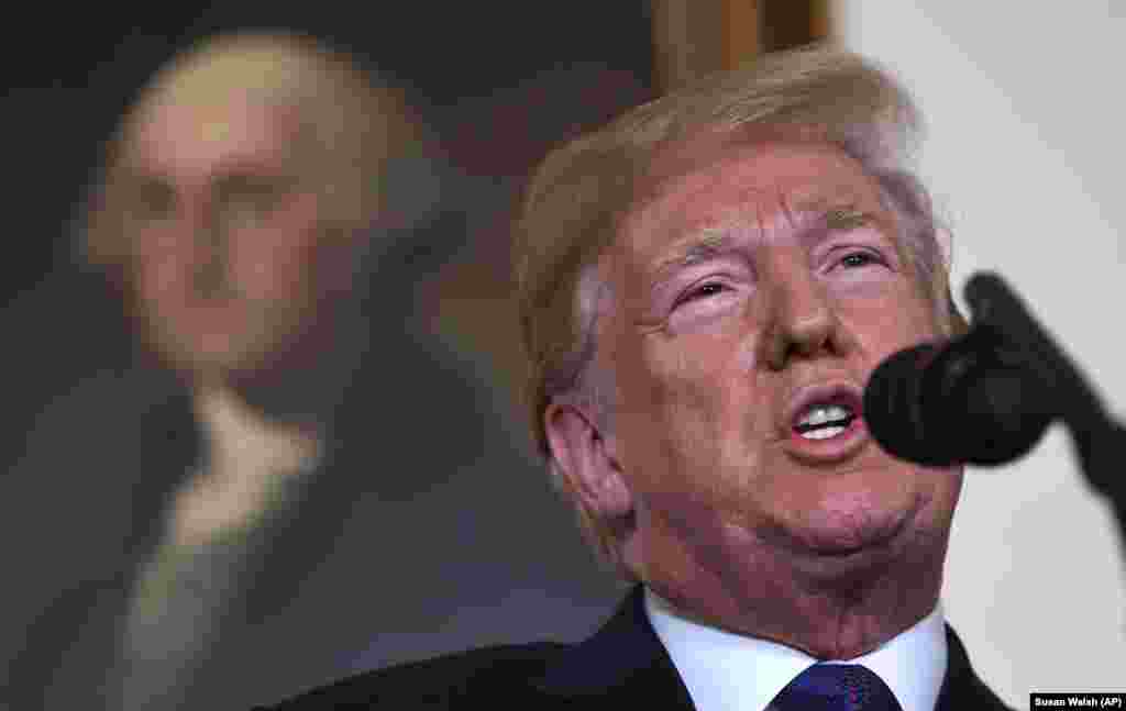 Із заяви Дональда Трампа у Білому домі 13 квітня 2018 року: «Метою наших заходів цього вечора є встановлення сильного фактору стримування проти виробництва, поширення та використання хімічної зброї. Ми готові підтримувати цю відповідь, поки сирійський режим не припинить використання заборонених хімічних речовин». Відео: Як лідери союзників пояснили ракетні удари по Сирії