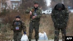 Так называемые «ополченцы» группировки «ДНР» в Донецке. Ноябрь 2014 года. Иллюстративное фото
