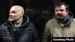 Кореспонденти Радіо Свобода Дмитро Баркар (л) та Ігор Ісхаков (п) після побиття правоохоронцями