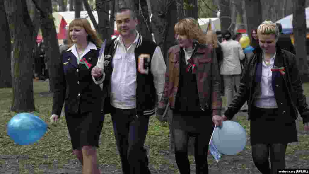 Belorus. Minskdə nümayişdən sonra gəzinti. 1 may 2013